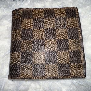 LV DAMIER EBENE BIFOLD- Code in the Photo-Minor rubbing in the corners